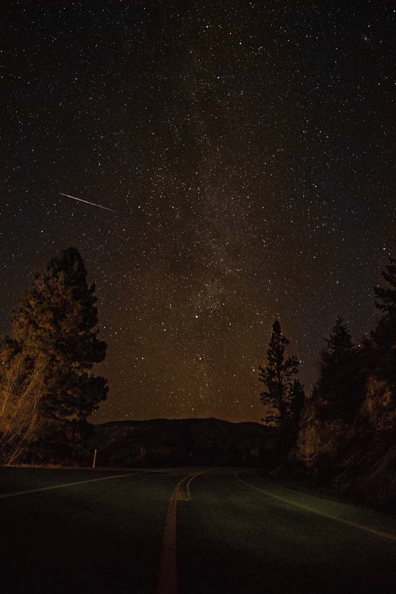 fields point landing gray concrete road during nighttime chelan